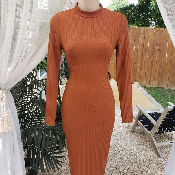 Boohoo Dresses & Skirts - Burnt orange midi